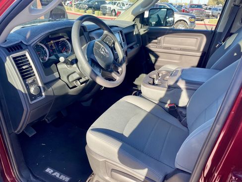Used 2018 RAM 2500 Tradesman w/ Chrome Appearance Group image 10