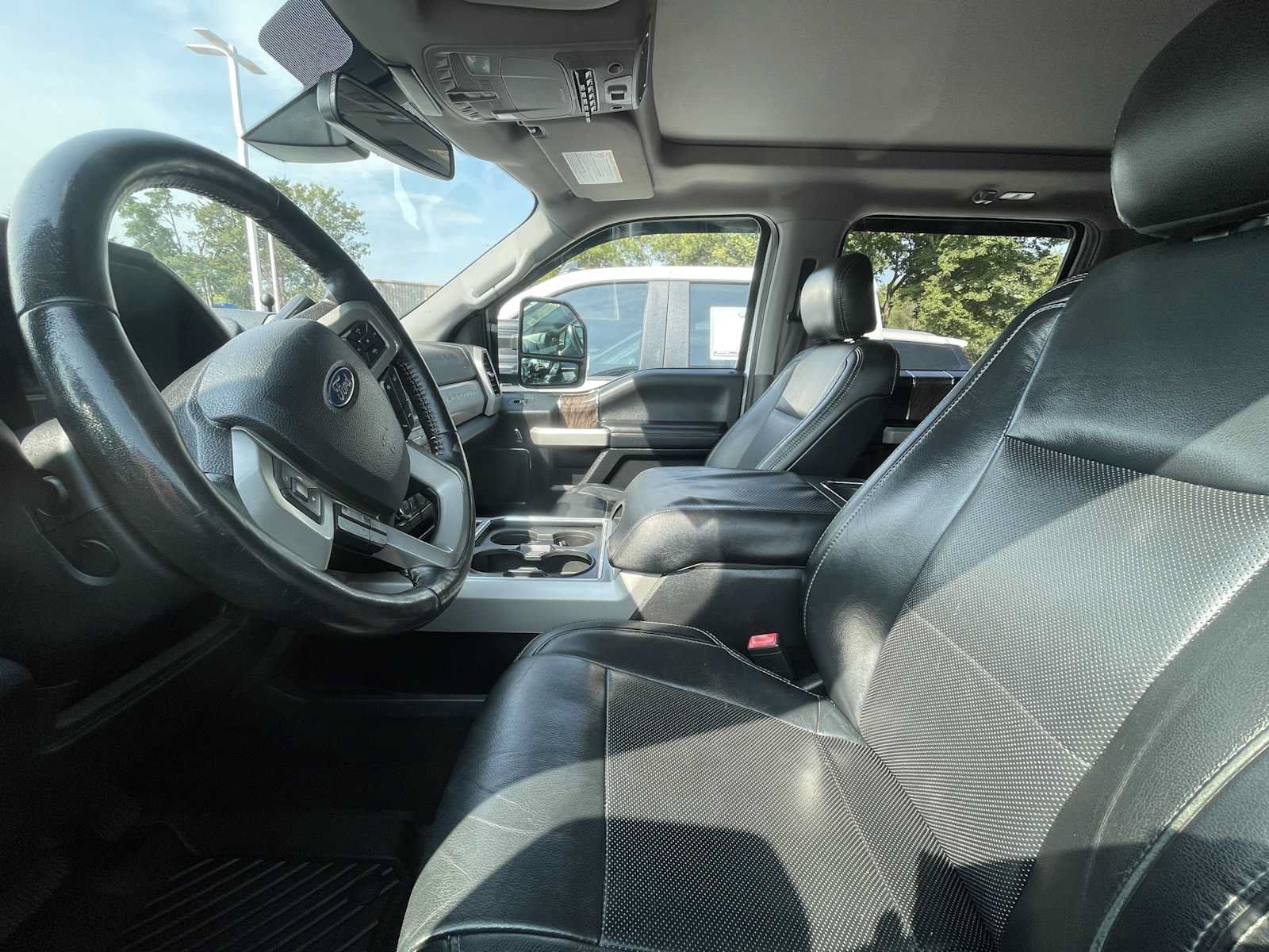 Used 2019 Ford F250 Lariat w/ Lariat Ultimate Package AWD/4WD image 8