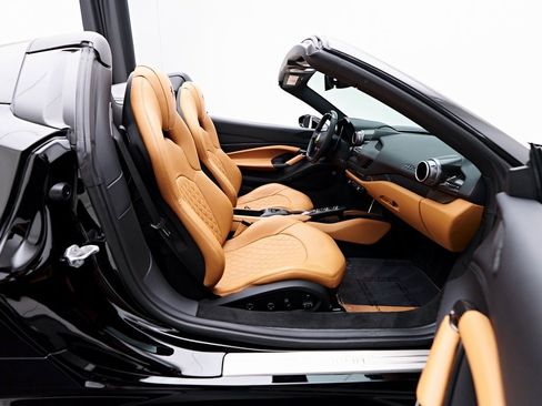 Used 2022 Ferrari F8 Tributo image 46