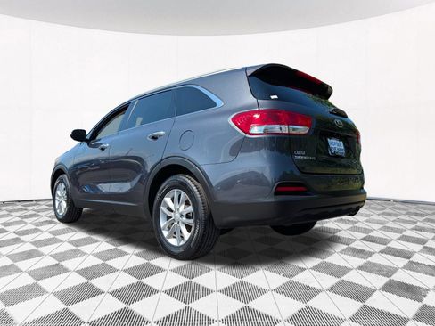 Used 2017 Kia Sorento FWD image 9