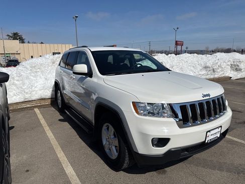 Used 2011 Jeep Grand Cherokee Laredo w/ Trailer Tow Group image 2
