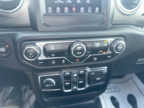 Used 2021 Jeep Gladiator Overland w/ Safety Group AWD/4WD image 24
