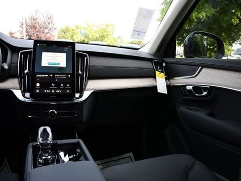 New 2025 Volvo XC90 B6 Plus image 20