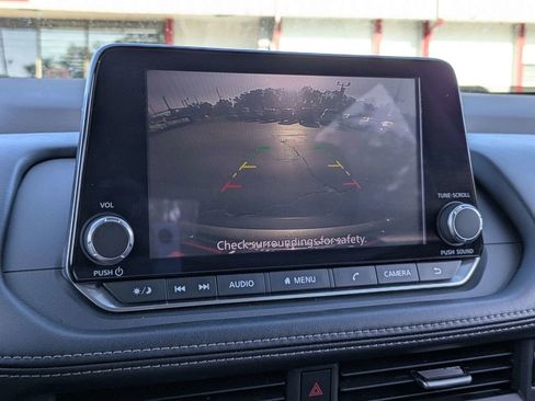 Used 2021 Nissan Rogue S image 20