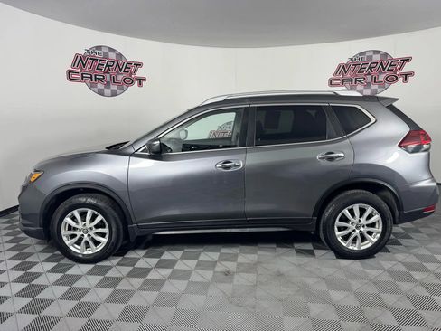 Used 2020 Nissan Rogue SV image 4