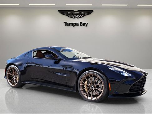Used 2025 Aston Martin V8 Vantage Coupe image 6