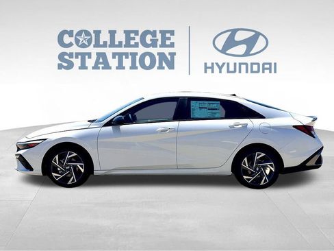 Used 2025 Hyundai Elantra Sport w/ Cargo Package FWD image 4