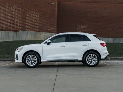 Certified 2025 Audi Q3 2.0T Premium w/ Convenience Package image 6