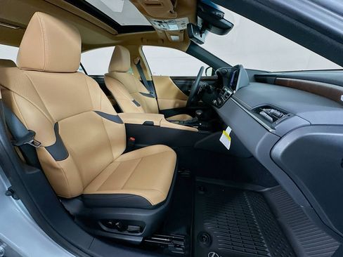 New 2025 Lexus ES 300h w/ Premium Package image 32