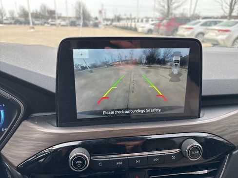 Used 2020 Ford Escape Titanium image 23