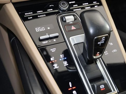 Used 2020 Porsche Cayenne AWD/4WD image 34