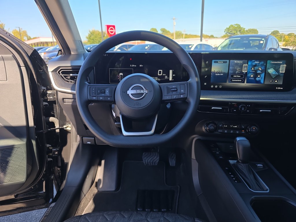 Used 2026 Nissan Kicks SV w/ SV Premium Package FWD image 23