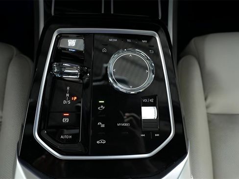 Used 2023 BMW 760i xDrive w/ Executive Package image 49