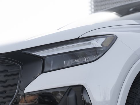 Certified 2024 Audi Q4 e-tron Premium Plus w/ Premium Plus image 33