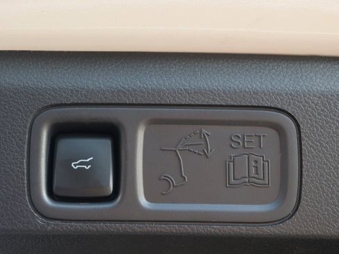 Used 2024 Ford Expedition Limited image 6