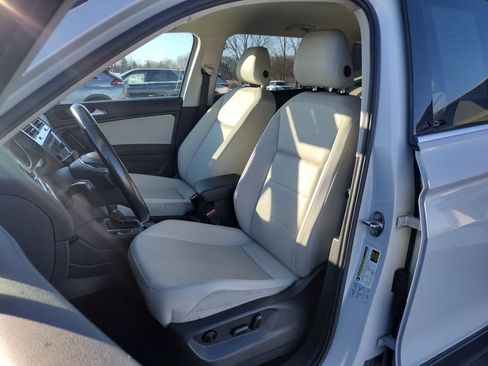 Used 2018 Volkswagen Tiguan SEL image 2