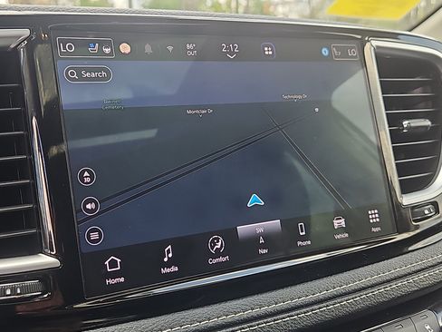 Used 2022 Chrysler Pacifica Limited AWD/4WD image 9