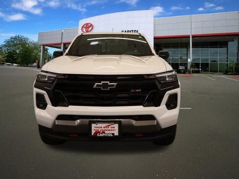 Used 2024 Chevrolet Colorado Z71 w/ Z71 Convenience Package 2 AWD/4WD image 7