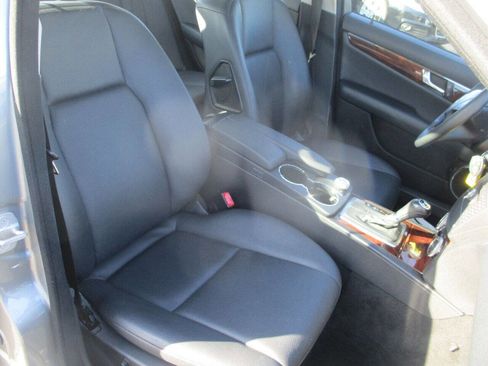 Used 2011 Mercedes-Benz C 300 4MATIC Sedan image 10