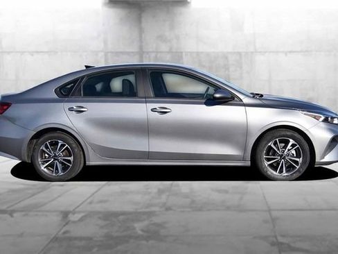 Used 2024 Kia Forte LXS image 5