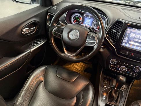Used 2019 Jeep Cherokee Limited FWD image 15