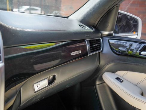 Used 2015 Mercedes-Benz ML 63 AMG 4MATIC image 44