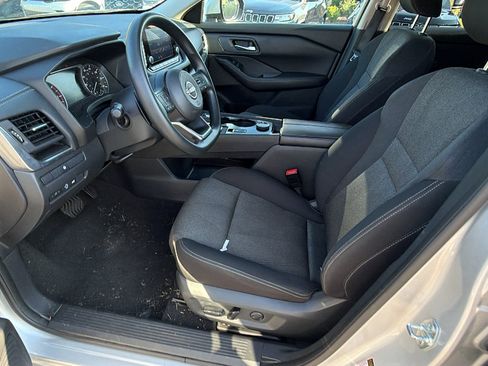 Used 2024 Nissan Rogue SV AWD/4WD image 16