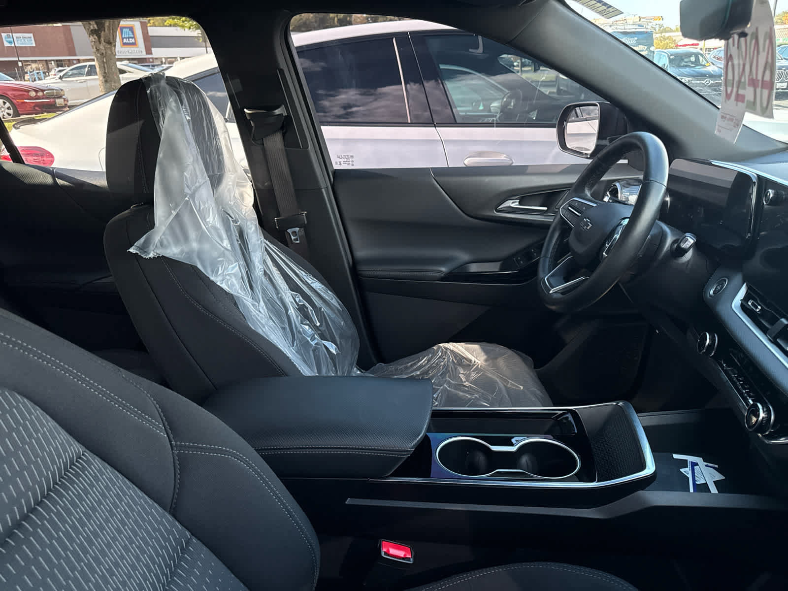 Used 2025 Chevrolet Equinox LT w/ Safety and Technology Package AWD/4WD image 7