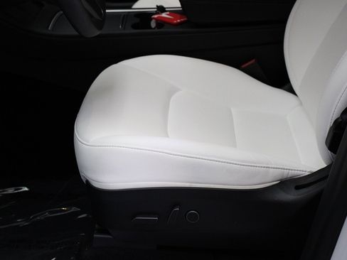 Used 2022 Tesla Model Y Long Range image 20