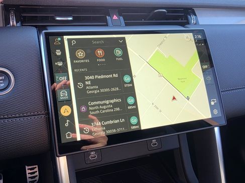 Used 2024 Land Rover Discovery Sport Dynamic SE image 4