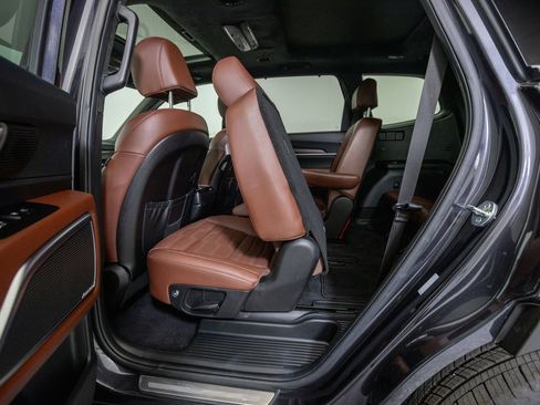 Used 2025 Kia Telluride SX Prestige AWD/4WD image 28