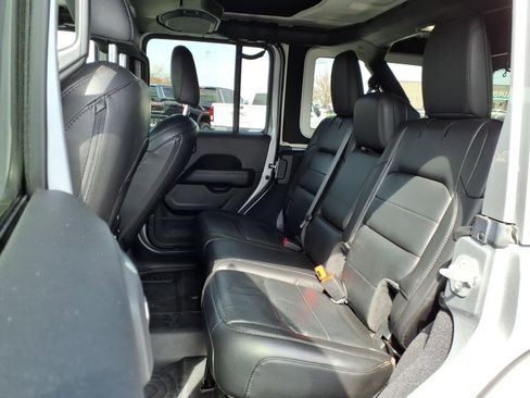 Used 2021 Jeep Wrangler Unlimited Sahara image 9