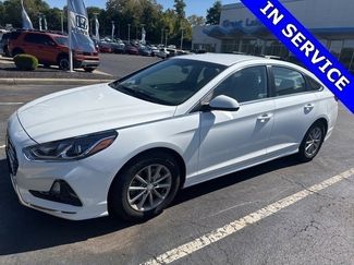 Used 2018 Hyundai Sonata SE image 1