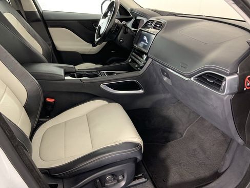 Used 2017 Jaguar F-PACE R-Sport image 17