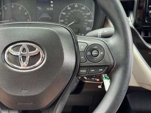 Used 2025 Toyota Corolla LE FWD image 20