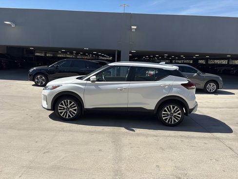 Used 2024 Nissan Kicks SV image 9