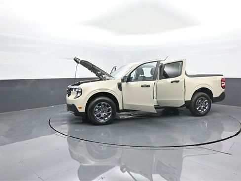 New 2025 Ford Maverick XLT image 40