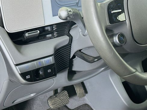 Used 2024 Hyundai Ioniq 5 SEL image 17