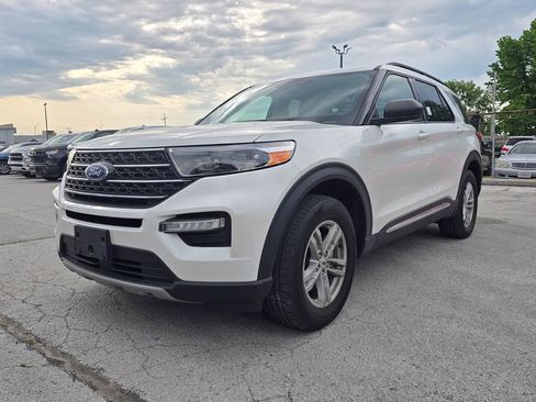 Used 2022 Ford Explorer XLT w/ Equipment Group 202A AWD/4WD image 3