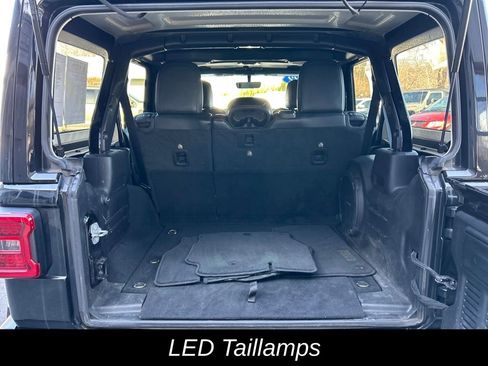 Used 2022 Jeep Wrangler Unlimited Sahara image 24