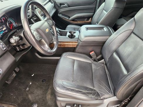 Used 2018 Chevrolet Suburban LT image 3