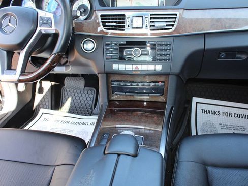 Used 2014 Mercedes-Benz E 350 E 350 Sport 4MATIC AWD 4dr Sed image 38