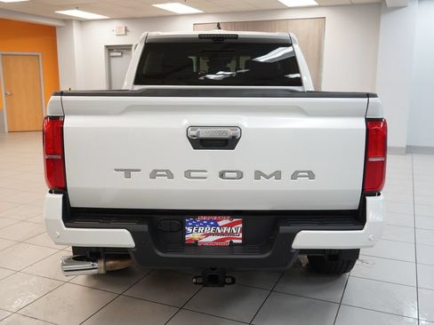 Used 2025 Toyota Tacoma Limited AWD/4WD image 9