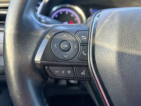 Used 2019 Toyota Camry SE FWD image 16