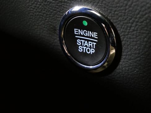 Used 2020 Ford Edge SE FWD image 22