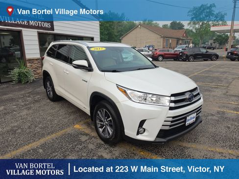 Used 2017 Toyota Highlander XLE AWD/4WD image 3