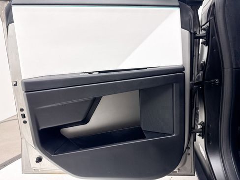 Used 2024 Tesla Cybertruck AWD Crew Cab image 37