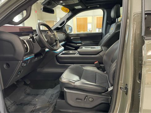 Used 2025 Ford Expedition Tremor AWD/4WD image 15