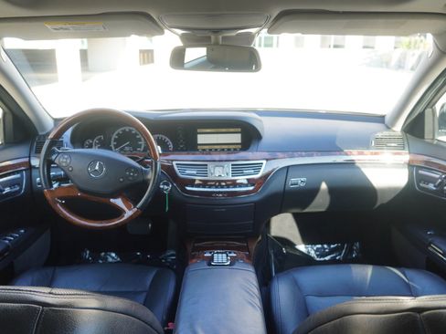 Used 2010 Mercedes-Benz S 550 4MATIC image 9