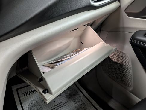 Used 2024 Chrysler Pacifica Touring-L image 41